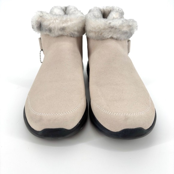 NWOT Skechers On The Go Beige Suede Faux Fur Trim Ankle Boots Sz 10 Winter Snow - Picture 3 of 8